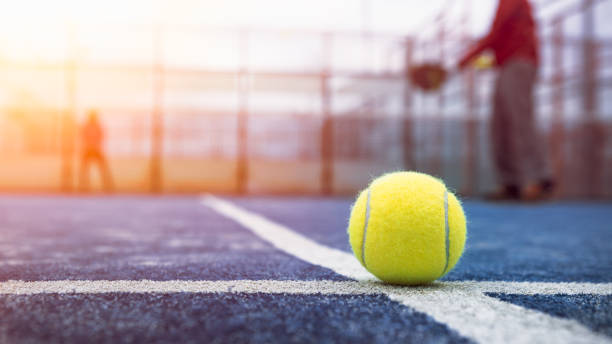 Une rénovation court de tennis nécessite-t-elle un entretien régulier après travaux ?
