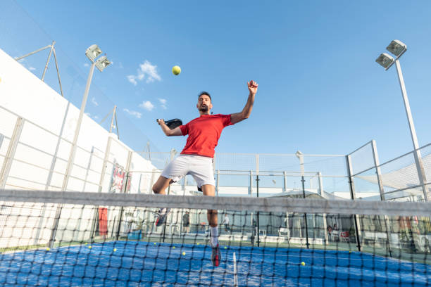 Peut-on installer un terrain de tennis rapidement pour une ouverture de club sportif ?