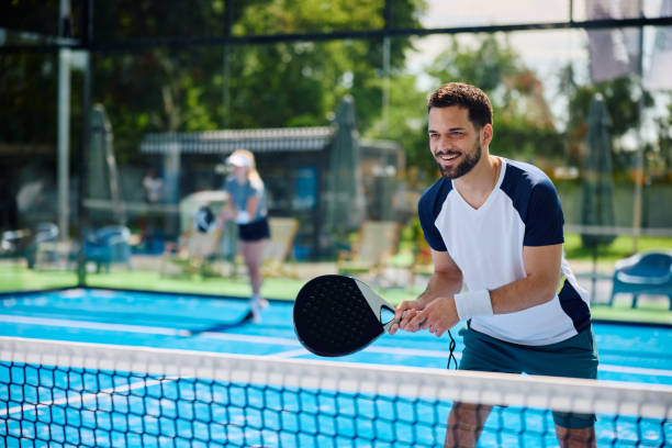 Pourquoi faire appel à une entreprise construction terrain de padel à Mougins pour un projet dans les Alpes-Maritimes ?